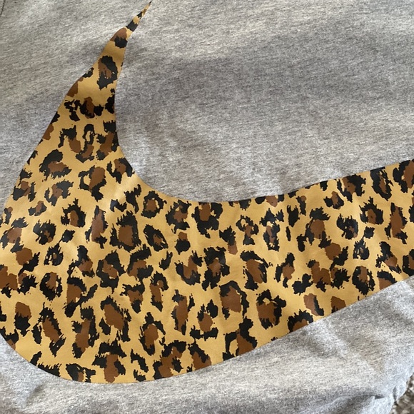 Womens Nike Black Oversized Leopard Swoosh Crop T-Shirt Small - Picture 4 of 4